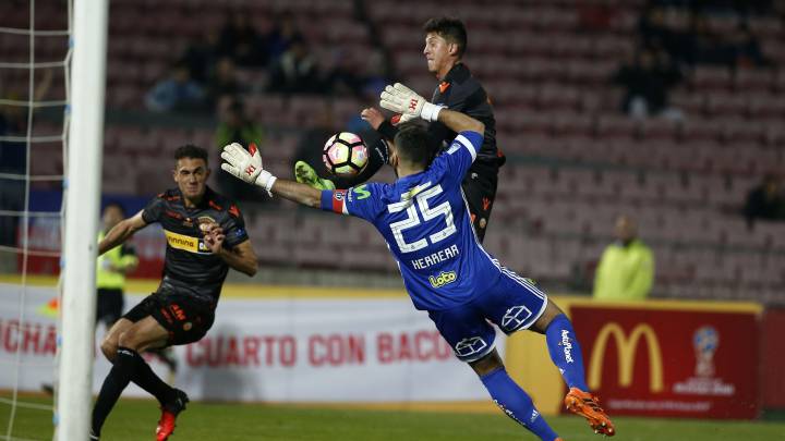 Johnny Herrera advierte: "Siempre afecta un poco la altura"