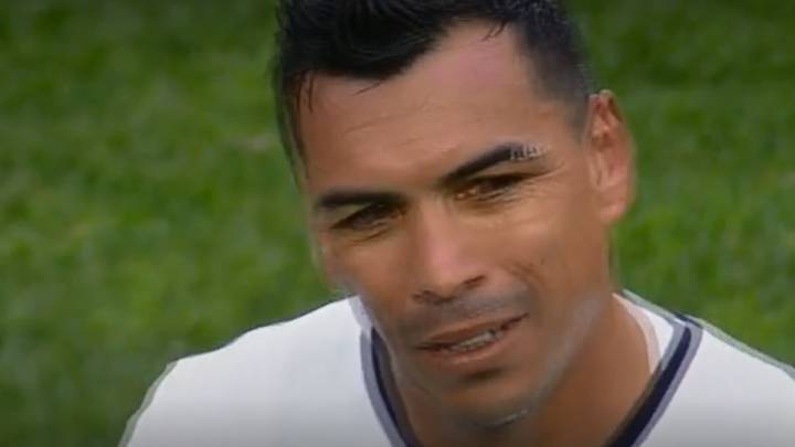 Paredes se molestó con Héctor Tapia por reemplazar a Valdivia