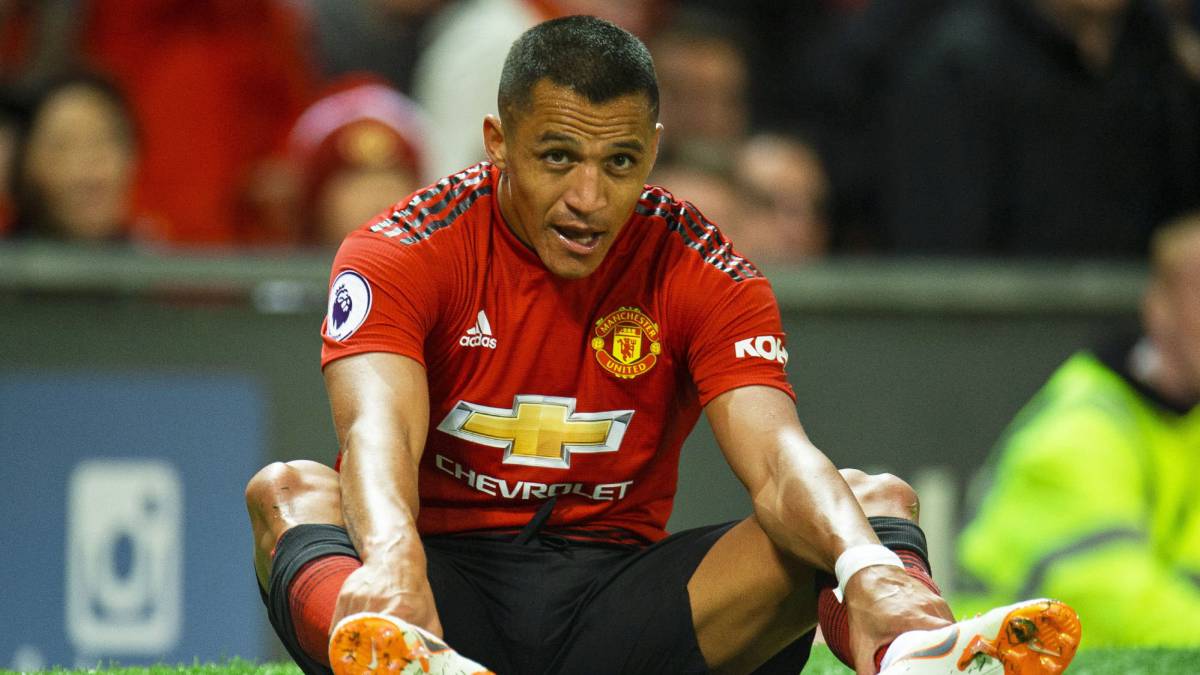 Alexis borra posteos en redes por críticas de los hinchas