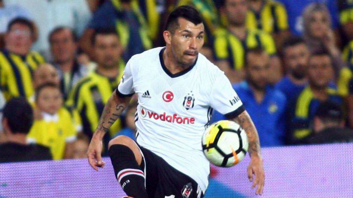 El cuadro turco perdió 2-0 por una nueva fecha del Grupo I de la Europa League, con tantos de Carner y Rosenberg. Enzo Roco estuvo en el banco.