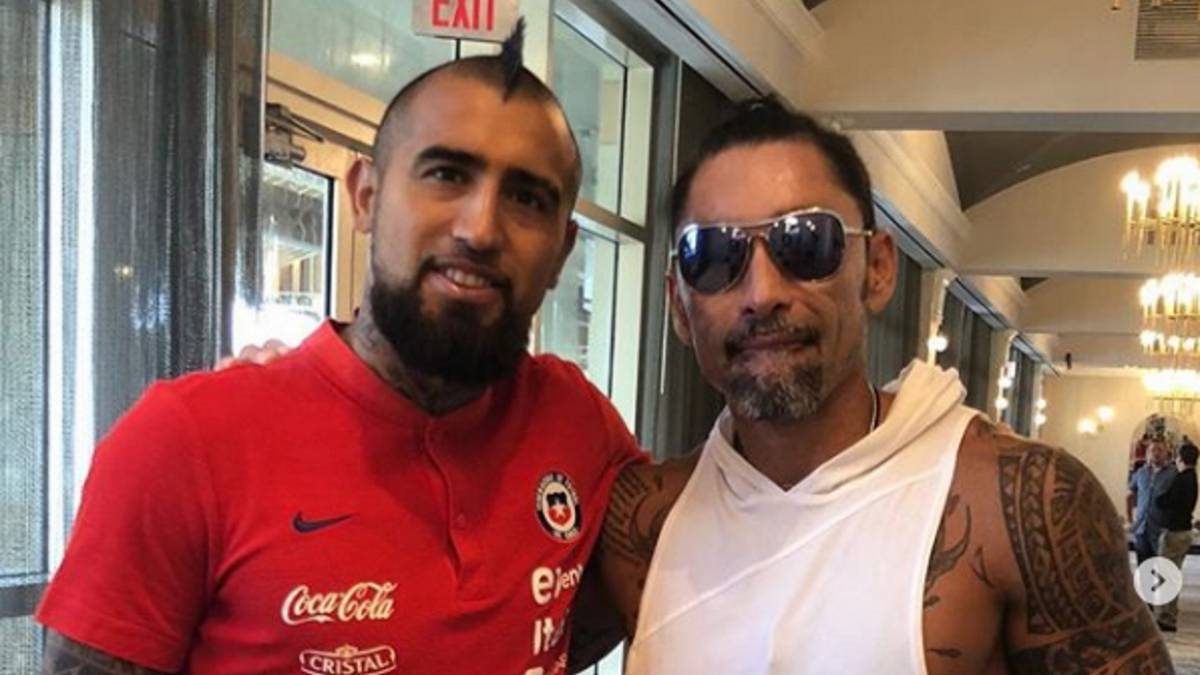 Marcelo Ríos visita a la Roja antes del partido contra Perú