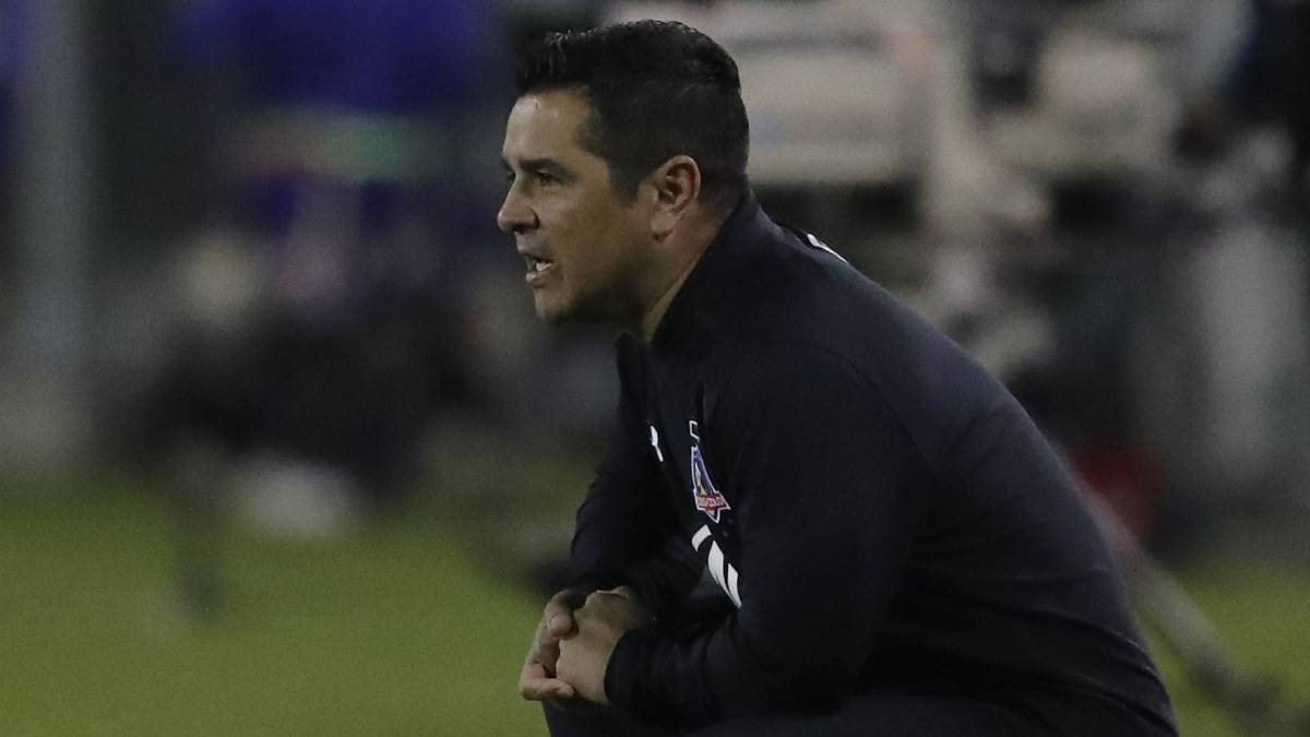 Tapia deja en segundo plano
su renovación en Colo Colo
