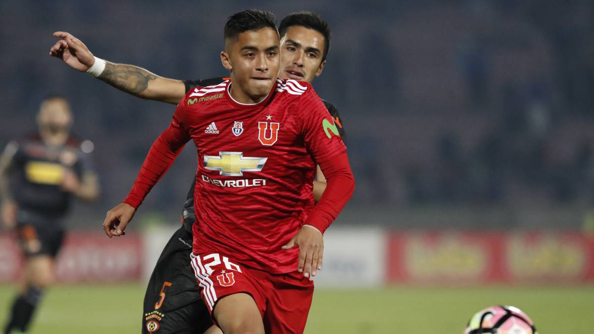 El delantero superó el golpe que recibió en la práctica del lunes y está a disposición del cuerpo técnico de Universidad de Chile con miras al duelo de este sábado.