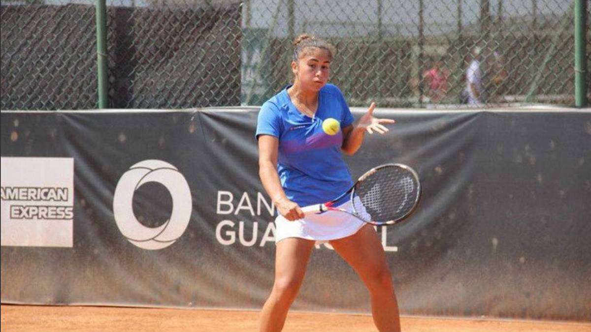 Gatica avanza a semis por el retiro de la primera favorita