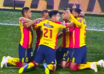 Sebastián Vegas insistió y anotó tras este rebote en Morelia