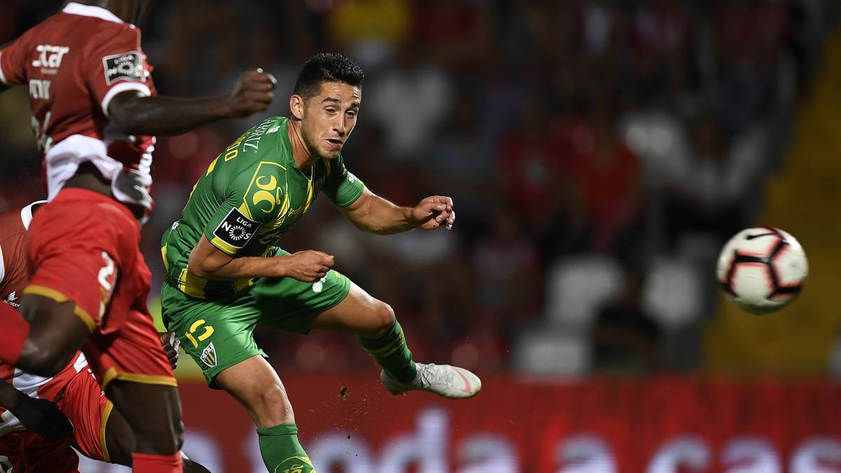 El volante chileno disputó todo el partido en la victoria por 2-1 frente al Vitoria Setúbal válido por la segunda fecha de la Copa de Portugal.
