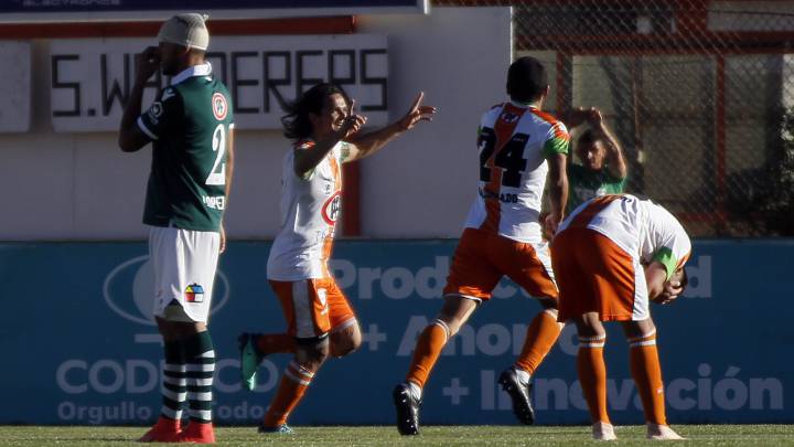 Cobresal vence en la agonía y jugará por el ascenso