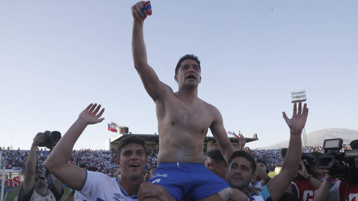 La emotiva despedida de Álvarez tras el crucial triunfo de la UC
