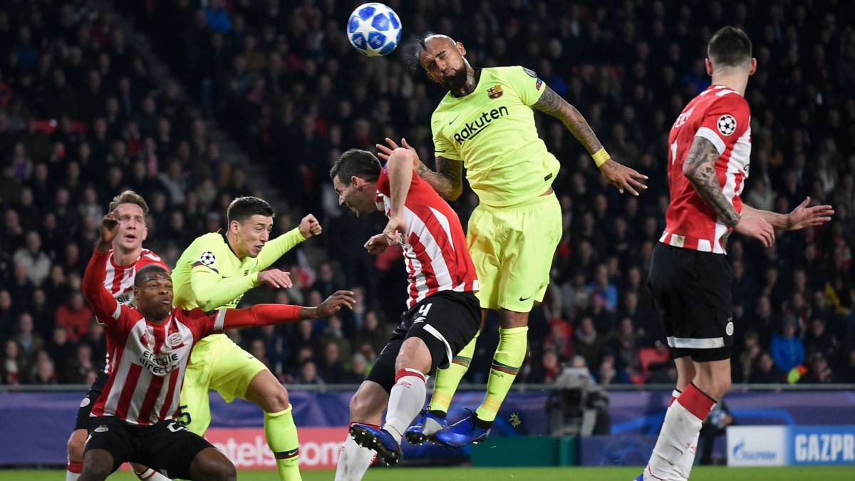 Vidal deslumbra y Barcelona gana su grupo en la Champions