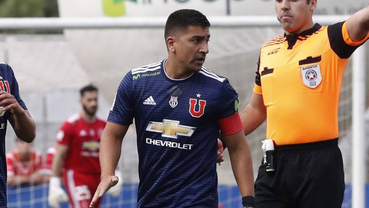 David Pizarro se despide del fútbol como capitán de la U
