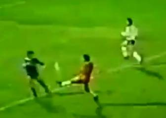 Los dos casi golazos olvidados de Maradona ante Colo Colo