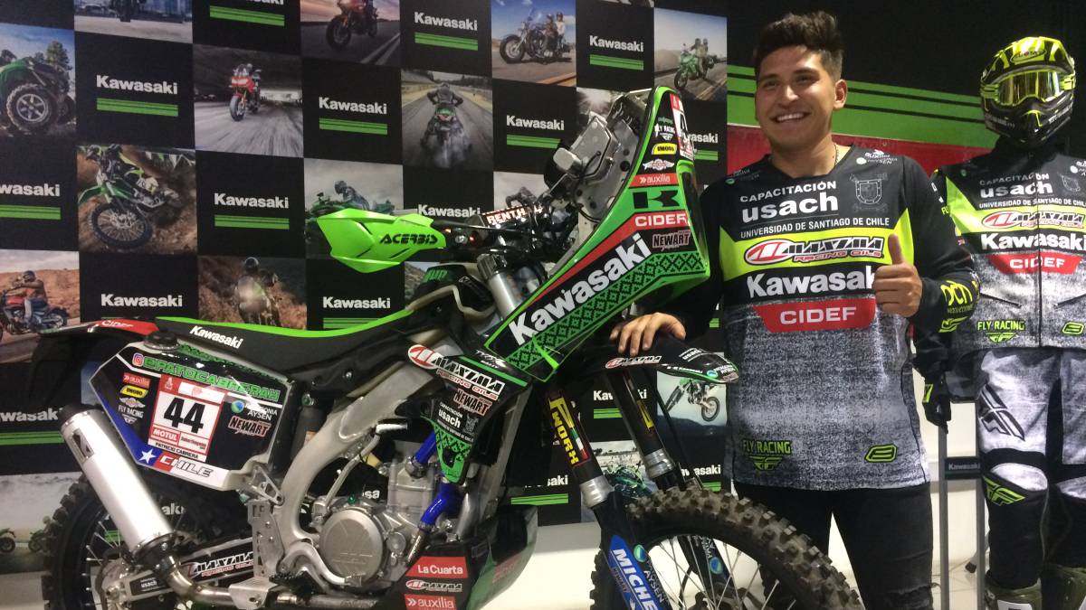Description SEO El piloto nacional tendrá su séptima participación en la categoría motos con Kawasaki, y espera que el desierto peruano le ayude a estar dentro del grupo de avanzada.