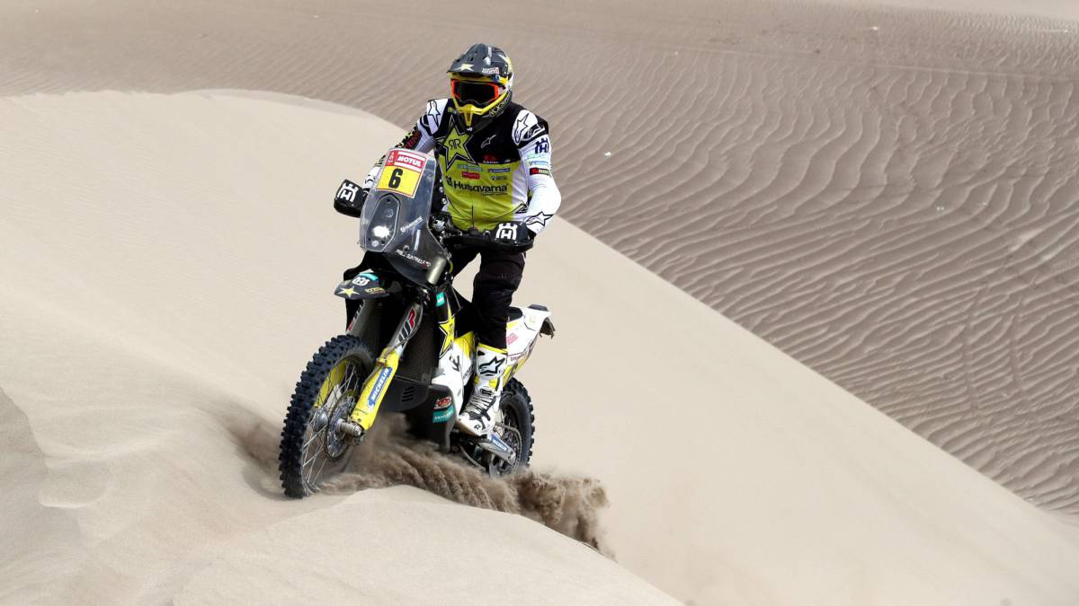 El piloto chileno sumó un nuevo podio durante la etapa disputada entre San Juan de Marcona y Pisco, y a falta de dos etapas está a poco más de un minuto del líder, Toby Price.