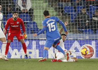 El penal que le cobraron a Maripán en derrota de Alavés