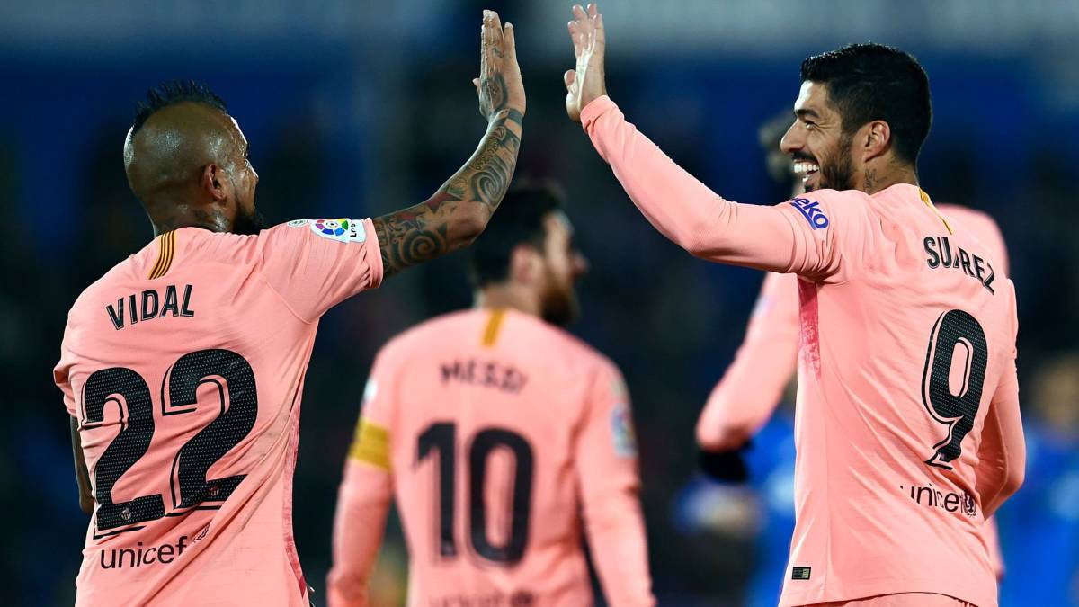 El delantero uruguayo valoró la forma como el chileno se ha acomplado a Barcelona. "Se le ve con mucha ambición de poder ganar con el equipo", agregó.