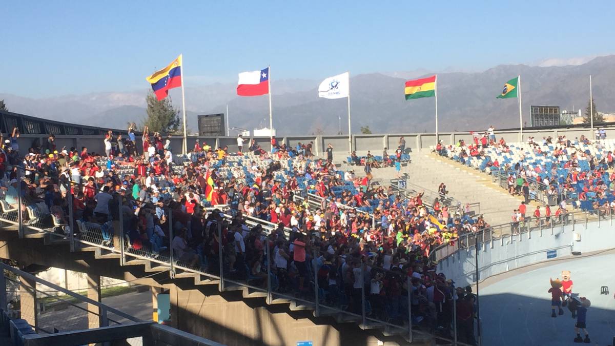 Venezolanos apoyan a Guaidó tras triunfo en Rancagua