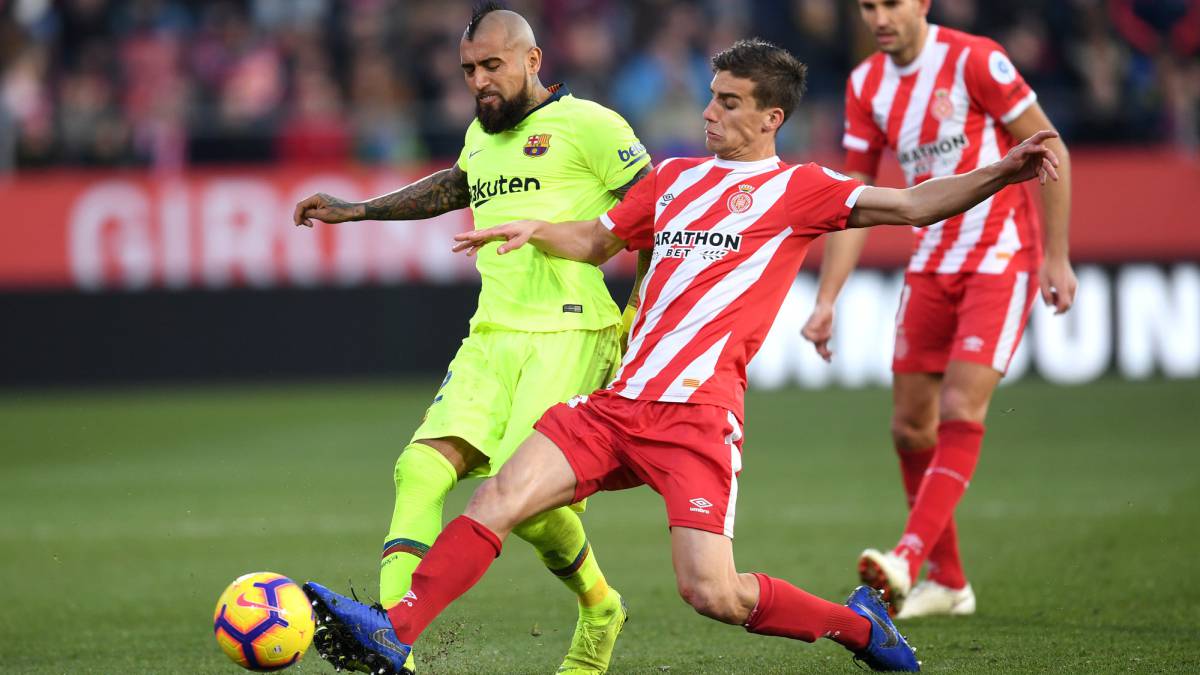 Arturo Vidal recibe las primeras críticas en Barcelona