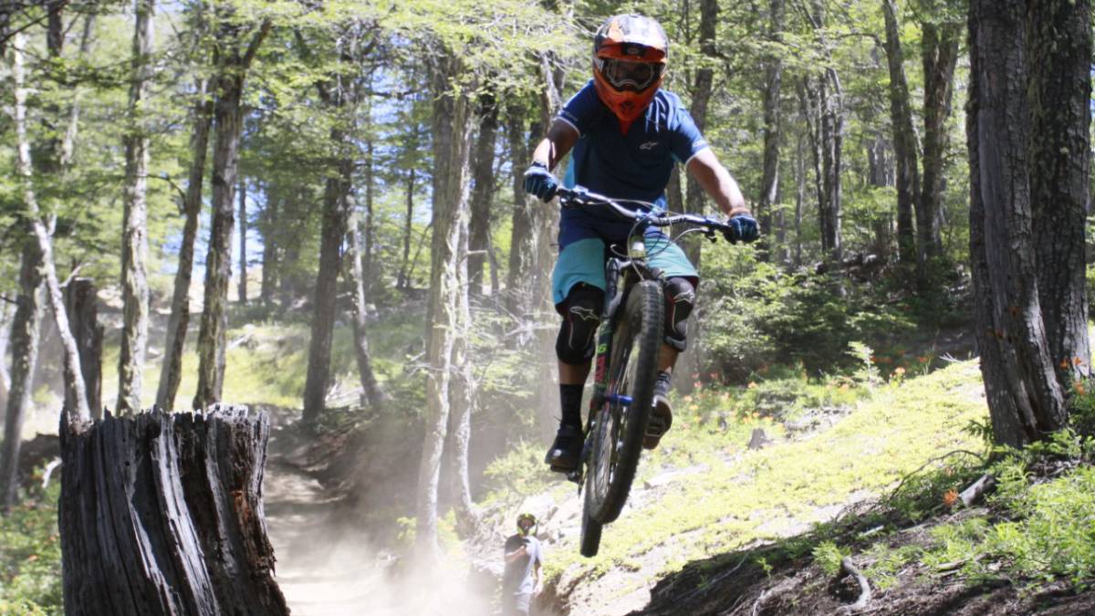 Luego de estar la mayor parte del día reconociendo las pistas, los competidores se enfrentaron en duelos de velocidad.
