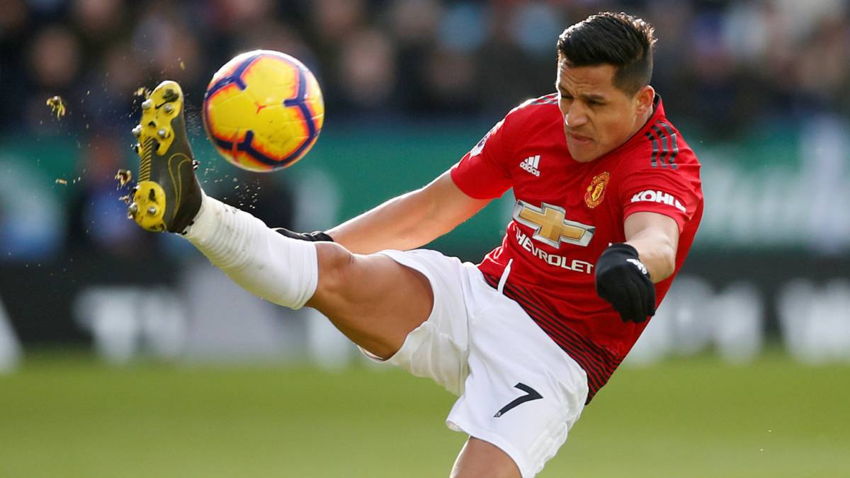 El chileno entró como titular, pero no aportó lo que se esperaba. Sin embargo, los Diablos Rojos lograron una peleada victoria frente al Leicester City.