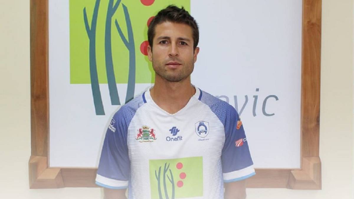 El delantero llega a reforzar al equipo de Segunda División que aspira a llegar a la Primera B. Llega tras estar entrenando en el Sifup.
