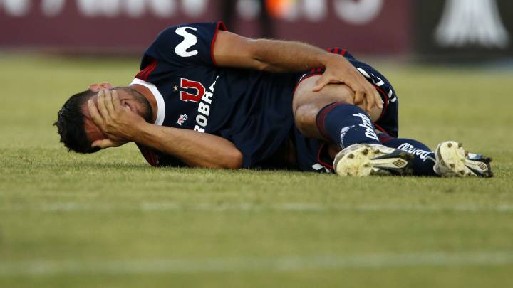 "Lo más probable es que sea un desgarro", expresó el defensor tras la eliminación de Universidad de Chile de la Copa Libertadores ante Melgar.