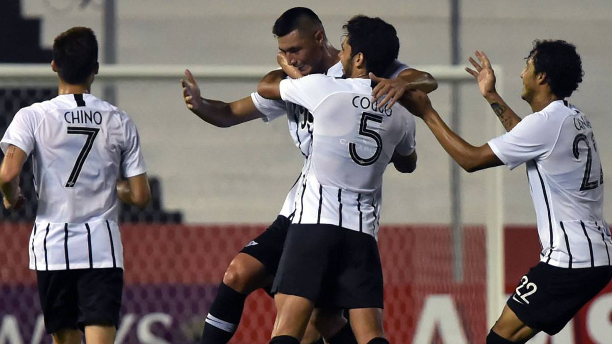 El espectacular gol de media cancha de 'Tacuara' Cardozo