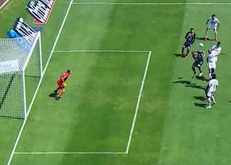 La buena atajada que impidió el gol de Mora en México