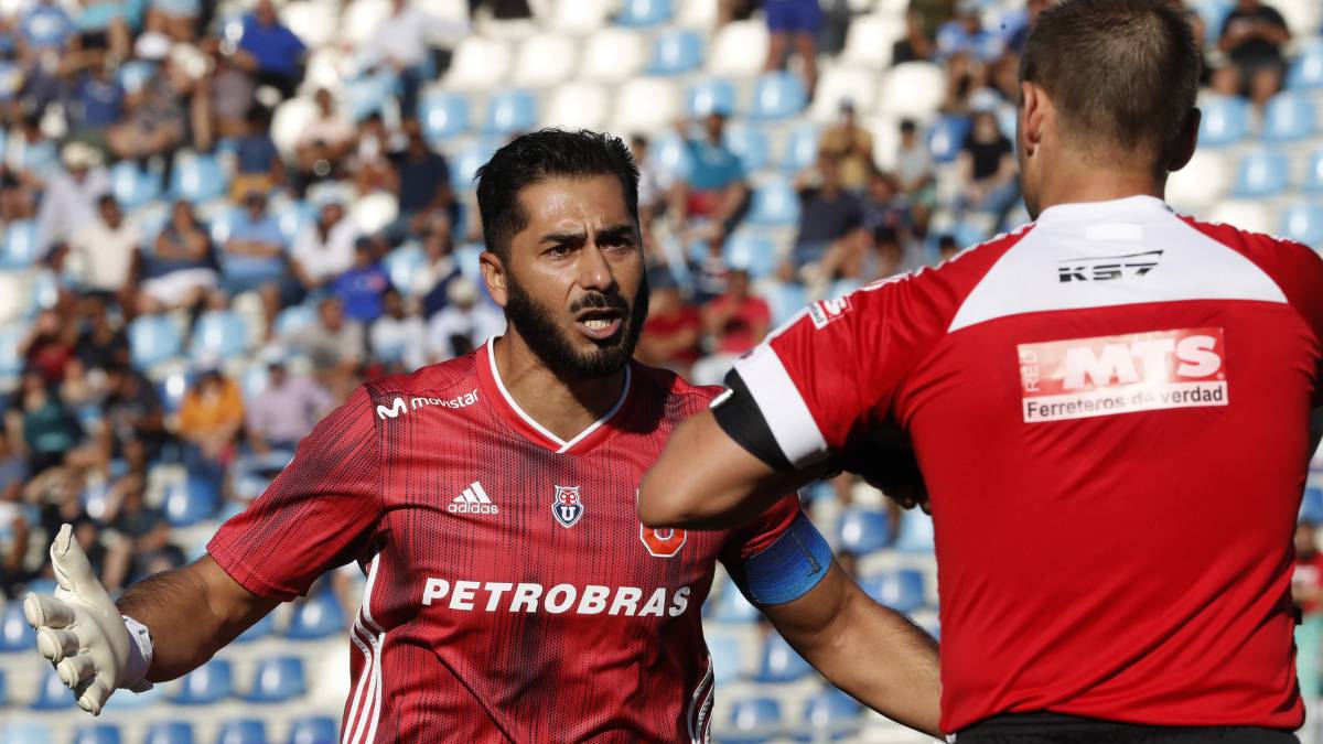 El arquero de Universidad de Chile se mostró molesto por el cobro del juez Francisco Gilabert, quien condicionó el partido tras el dudoso penal a favor de O'Higgins.