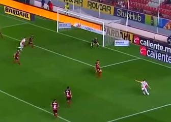 El increíble gol de Brian Fernández en caída de Necaxa
