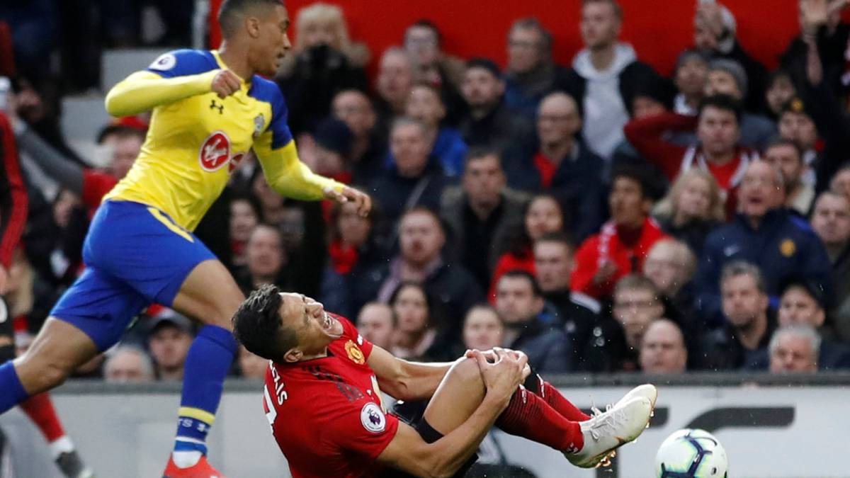 El United gana y Alexis sufre
