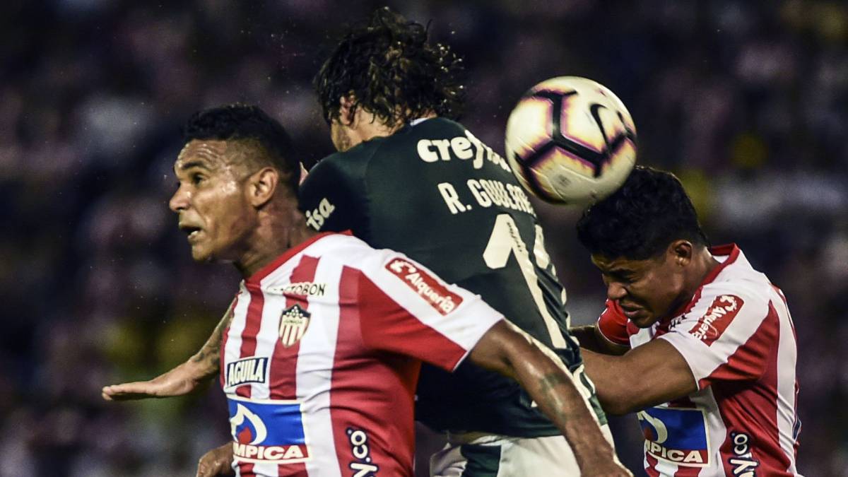 El cuadro del volante chileno cayó por 0-2 ante Palmeiras en el marco de primer partido de su equipo en la Copa Libertadores 2019.