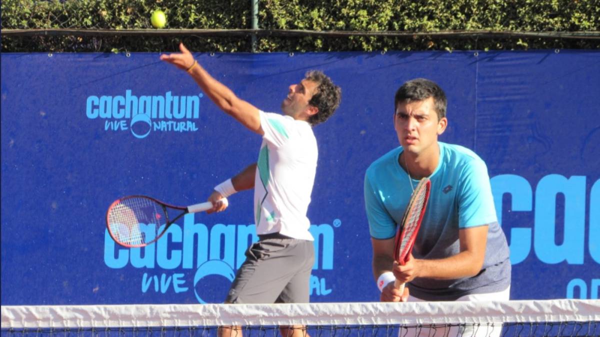 Tanto las duplas de Gonzalo Lama y Tomás Barrios, como la de Bastián Malla y Víctor Núñez, consiguieron su paso a las semifinales del Challenger de Santiago.