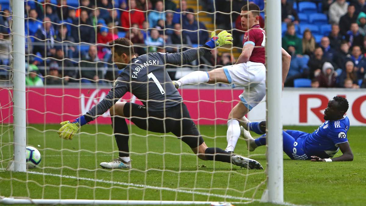 West Ham de Pellegrini sufre fea caída ante uno de los colistas