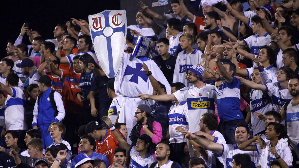 Fuegos de aritificio y una multitudinaria convocatoria que incluyó a muy esforzados hinchas, destacaron en el triunfo de Universidad Católica ante Rosario Central.