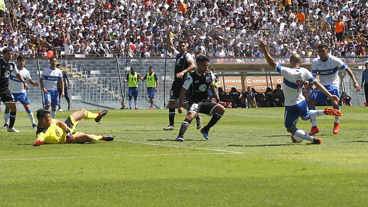 Católica golpeó a Mario Salas y se quedó con el clásico