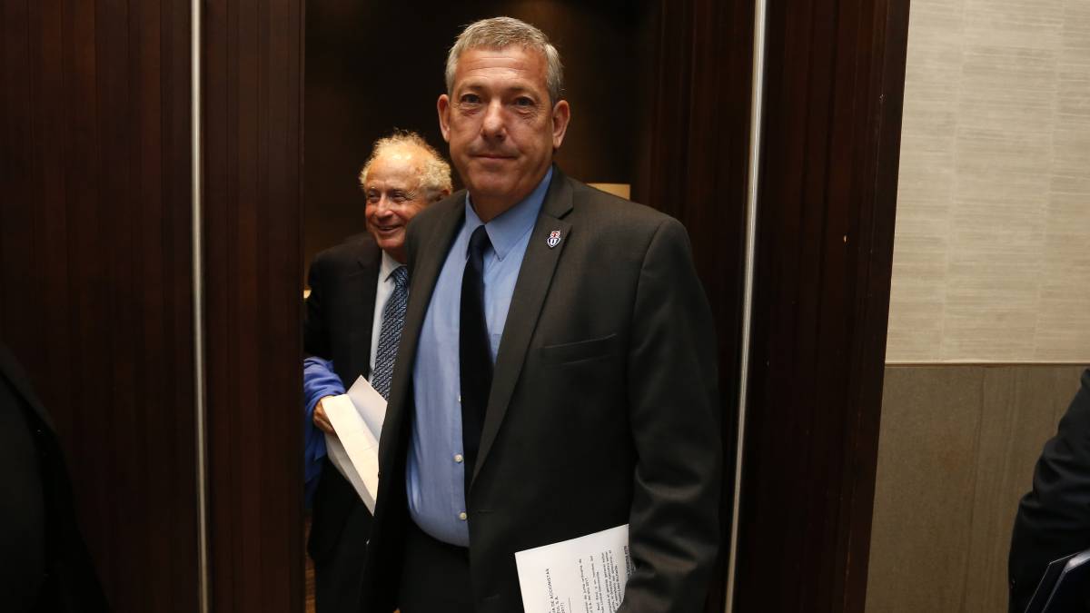 El ex presidente de Universidad de Chile descartó que se deshaga de su participación en el club. "Tengo que ser muy cuidadoso con quien llega a la U", indicó.