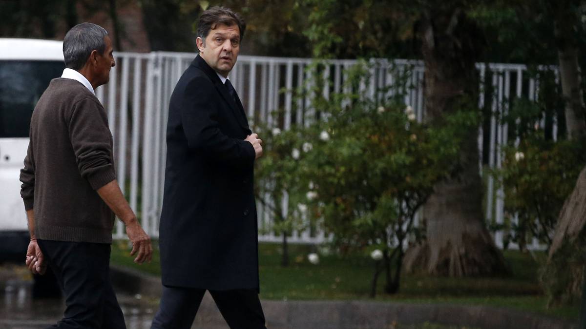 Mosa y negocio de ex director de la U en Colo Colo: "Casi me voy de espalda cuando supe"