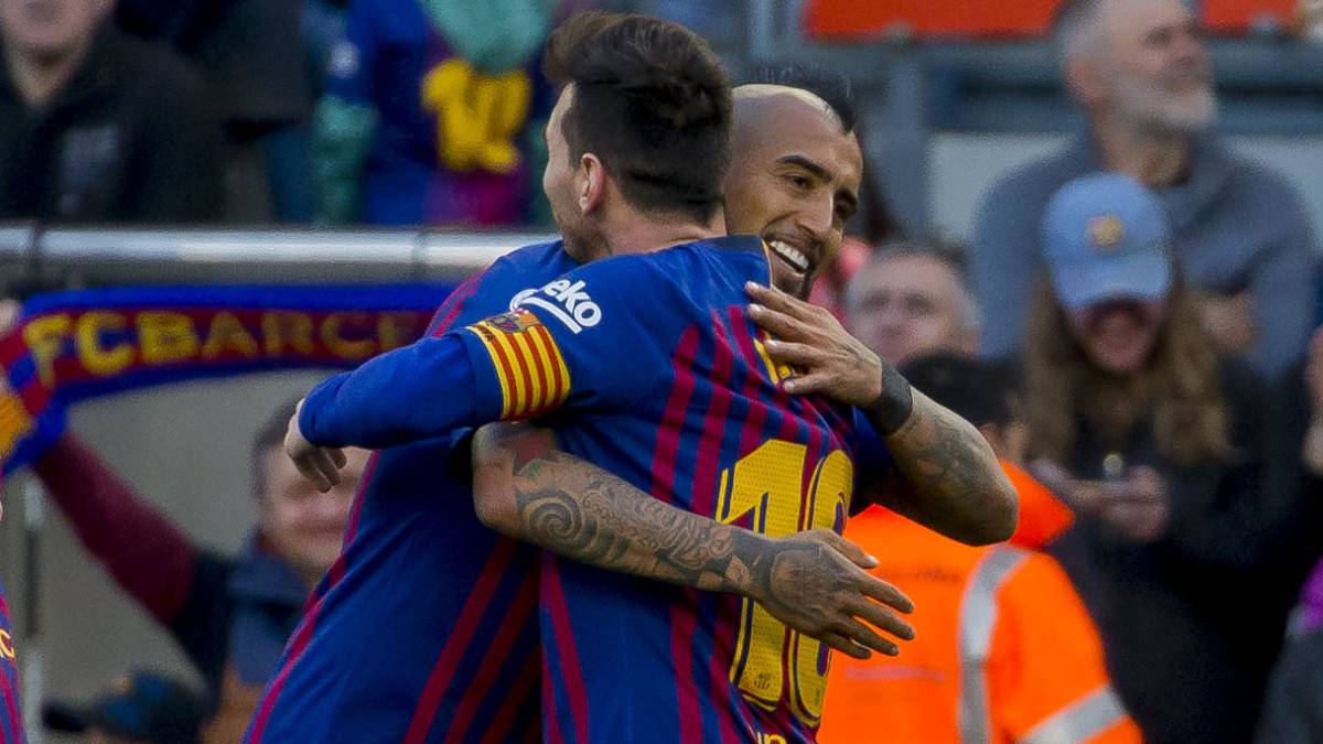 Barcelona venció a Espanyol con participación de Arturo Vidal