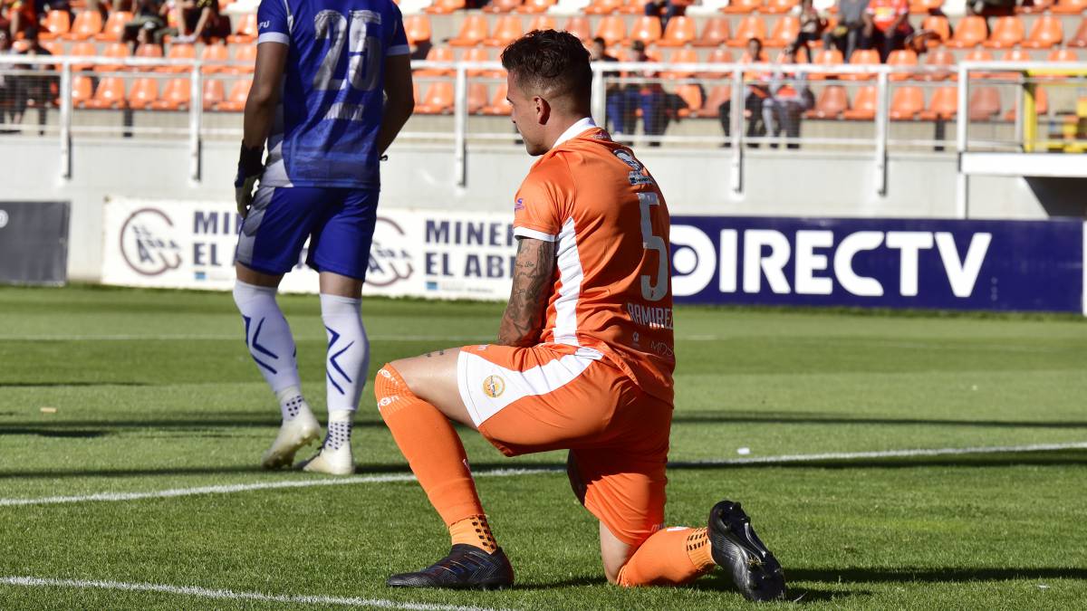 Cobreloa desperdició dos goles de ventaja y tan solo empató