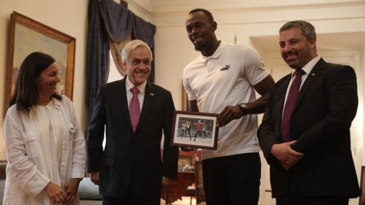 Insólito: Piñera se fotografió con Bolt y su propio meme