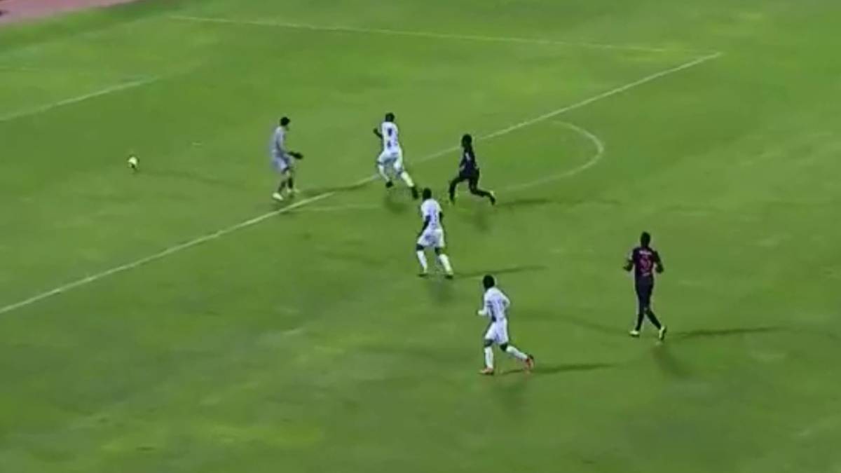El absurdo gol en contra que hizo sufrir a Lampe y Ponce