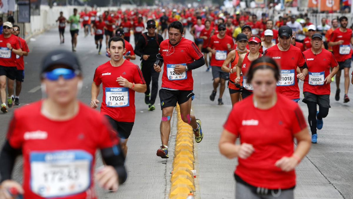 ¿Isotónica o agua? La clave para el Maratón de Santiago