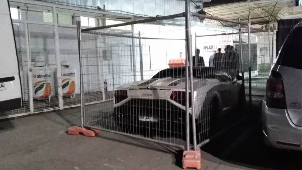 Auto enrejado: la curiosa medida por el Lamborghini de Paredes