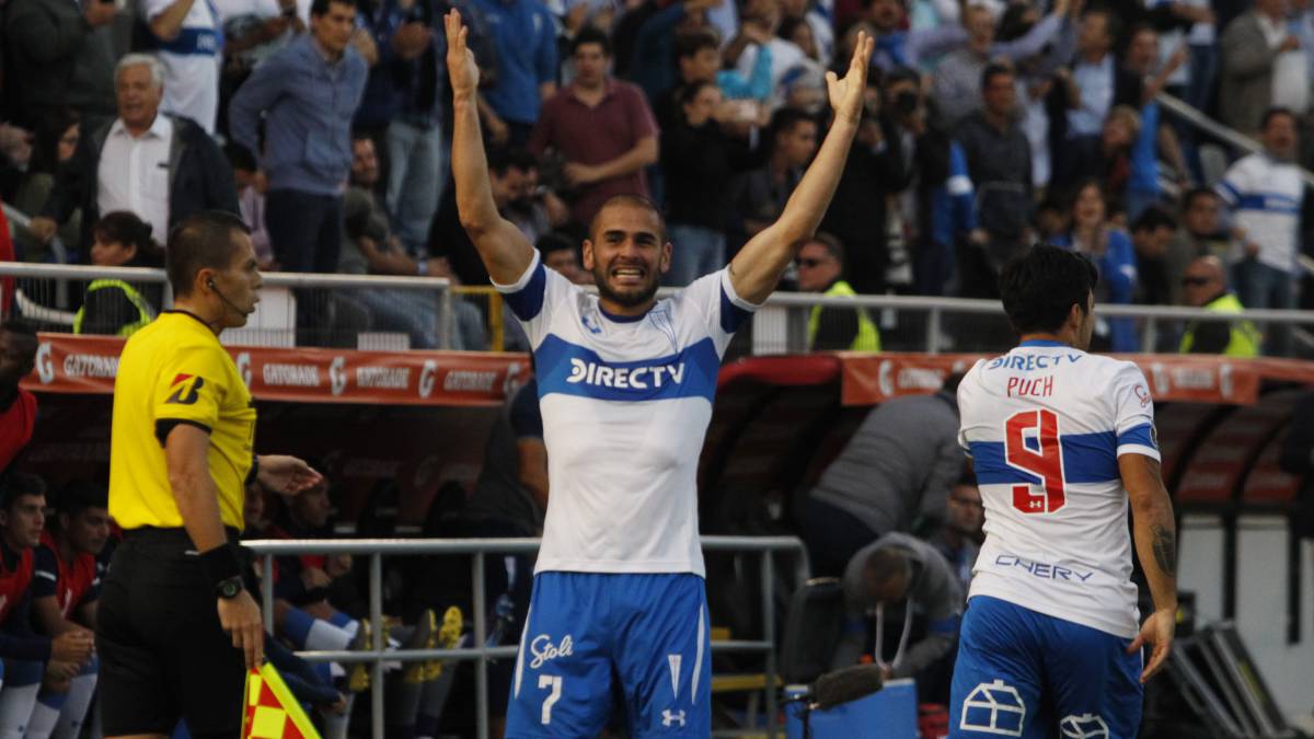 Sebastián Sáez celebra su gol por U. Católica frente a Gremio por Copa Libertadores.
