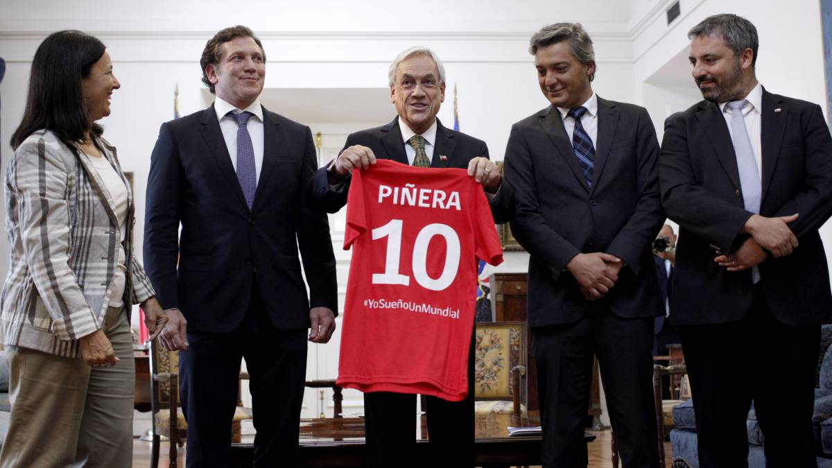 Alejandro Domínguez fue recibido en La Moneda por el Presidente Sebastián Piñera, con miras a la final de la Copa Libertadores y la candidatura conjunta para la Copa del Mundo de 2030.