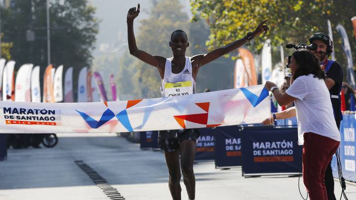 El atleta africano consiguió la victoria en 42K con tiempo de 2 horas, 13 minutos y 15 segundos, en una sólida actuación en la que no tuvo rivales durante gran parte del recorrido.