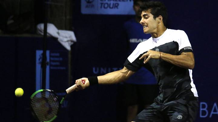 Entérate cómo y dónde ver el partido entre Christian Garín y Jeremy Chardy, válido por los octavos de final del ATP 250 de Houston, Estados Unidos.