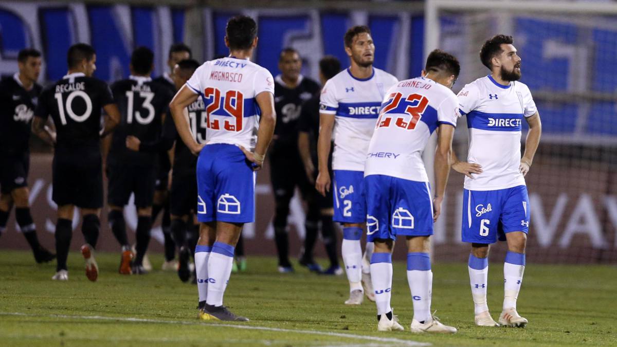 El rostro de decepción de Universidad Católica tras perder con Libertad en Copa Libertadores.