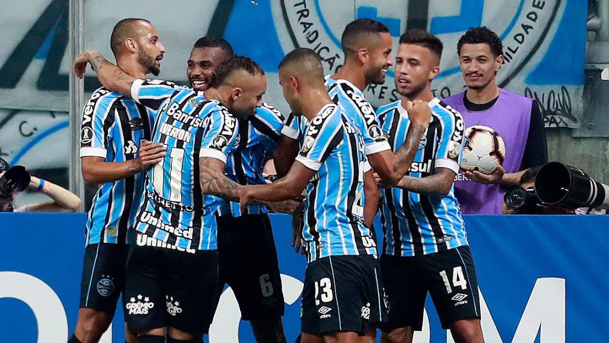 Gremio presiona a la UC en la Copa Libertadores