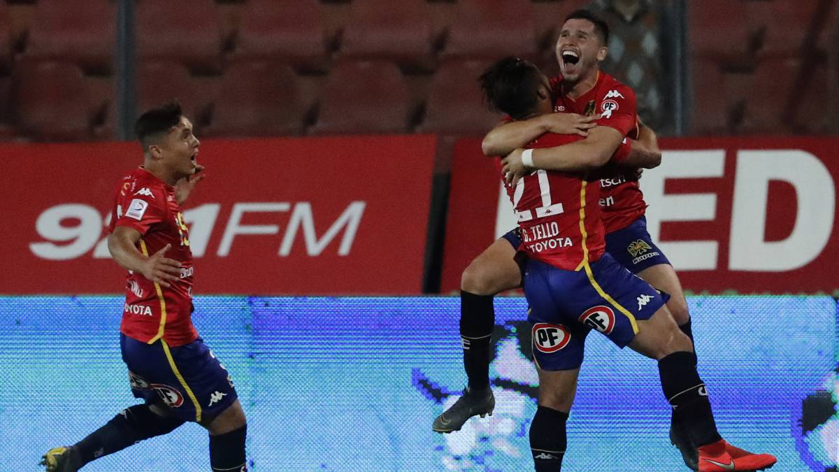 Unión Española celebra su victoria ante Curicó Unido